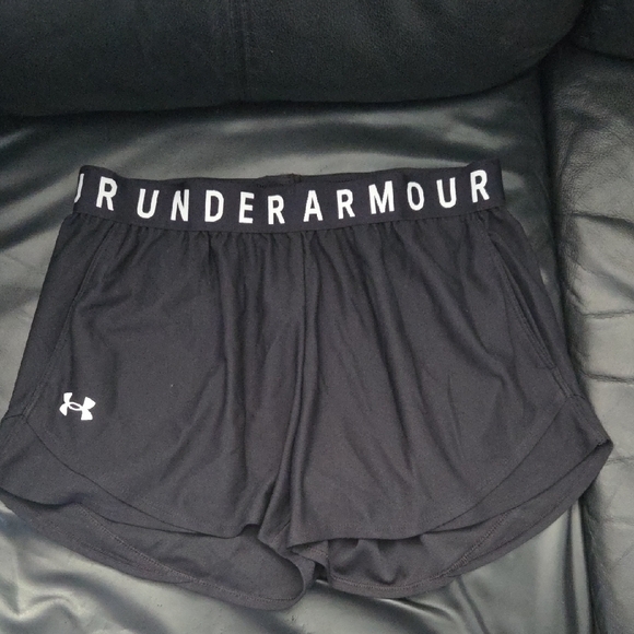 Under Armour Women's SZ M Athletic Gym Black Heat gear Shorts White Logo Broad - Picture 1 of 9